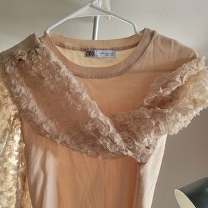Zara blouse with 3D flowers on sleeves (rare)